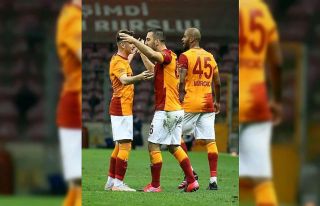 Galatasaray şampiyonluk şansını sürdürdü