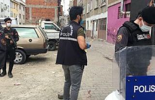 Gaziosmanpaşa’da komşuların silahlı kavgası:...