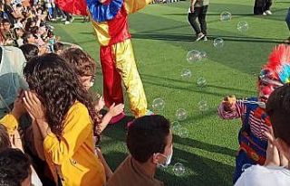 Gazzeli çocuklar savaşın izlerini oyunlarla silmeye...