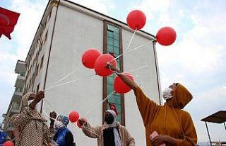 Gençler 102. yılda 102 balonu gökyüzüne bıraktı