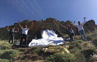 Gercüş’te taraftarlar Beşiktaş bayrağını...