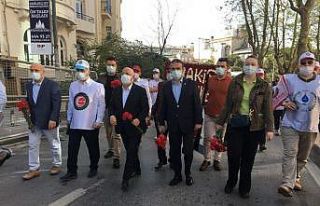 HAK-İŞ Konfederasyonu Taksim’e çelenk bıraktı