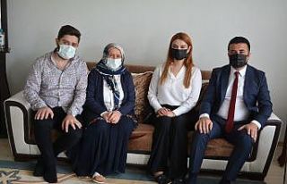 Hakkari Vali Yardımcısı Gölbaşı şehit ailelerini...