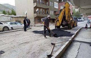 Hakkari’de asfalt yama çalışmaları başlatıldı