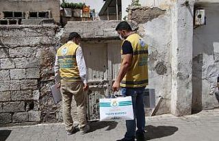 Haliliye’de çocuklara bayramlık kıyafet dağıtılıyor