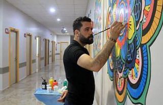 Hastane duvarında görsel şölen