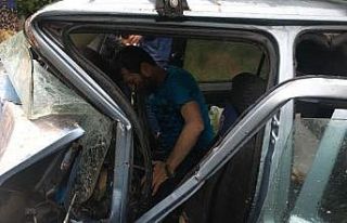 Hatalı sollama yapan tır kazaya sebep oldu: 2 yaralı