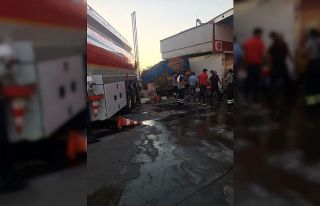 Hatay’da kontrolden çıkan tır akaryakıt istasyona...