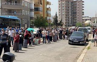 Hatay’da pazarcı esnafı 20 ton sebzeyi ücretsiz...