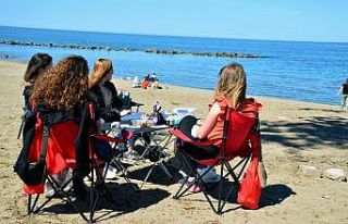 Hava sıcaklıkları arttı vatandaşlar sahillere...