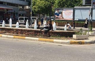 Havalar ısındı çocuklar havuza girdi