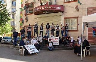 HDP kepenkleri kapattı, aileler tüm zorluklara rağmen...