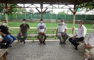 HDP önündeki aileler, kısıtlamada da evlatlarının...