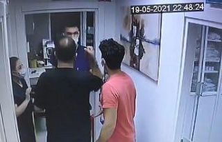 Hemşiresi darp edilirken araya giren doktor o anları...