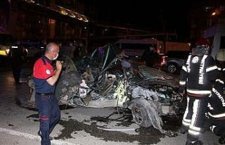 Hurda yığınına dönen otomobilde can pazarı