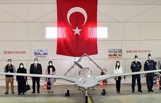 İHA ve SİHA’ları görmek isteyen genç kızın...