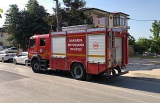 İki katlı evin alt katında çıkan yangın itfaiye...