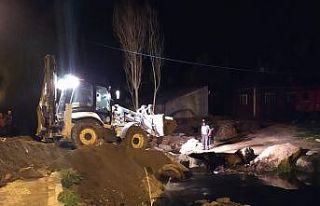 İki mahalle arasındaki ulaşımı sağlayan köprü...