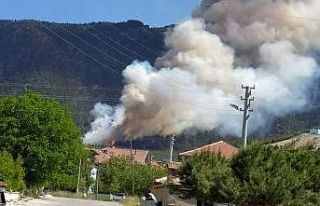 İki noktada devam eden orman yangınına 4 helikopter...