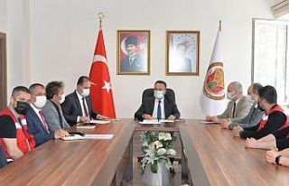 İl Salgın Denetim Merkezi çalışanlarıyla bir...