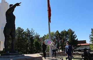 ’İlk hedef’ anıtı önünde 19 Mayıs kutlaması...