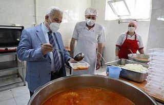 İlkadım’dan her gün 450 aileye 3 çeşit sıcak...