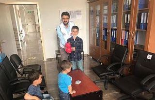 İlkokul öğrencisi kumbarasını Afrika’ya bağışladı