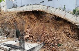 İnşaatın kayan temeli 24 aileyi evinden etti