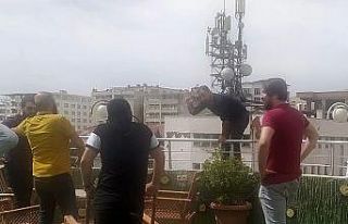 İntihardan polis vazgeçirdi