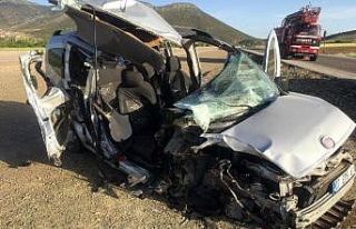 Isparta’da yolcu otobüsü ile hafif ticari araç...