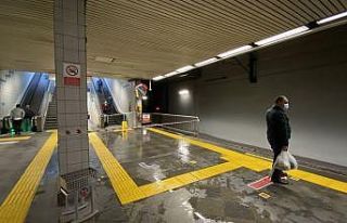 İstanbul Metrosunun tavanı aktı