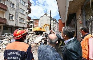 İstanbul Valisi Ali Yerlikaya, çöken 5 katlı binada...