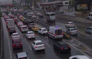 İstanbul’da sağanak yağmur nedeniyle trafik yoğunluğu...