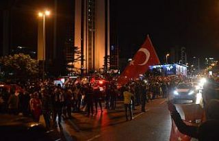 İstanbul’daki İsrail Başkonsolosluğu önündeki...