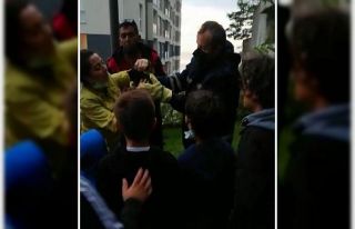 İstinat duvarına sıkışan yavru kedinin imdadına...