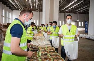 İzmir Büyükşehir hem üreticiye hem dar gelirli...