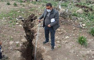 İzmir’de derin yarıkların olduğu mahallede 5...