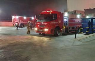 İzmir’de marketler zincirinin deposunda yangın...