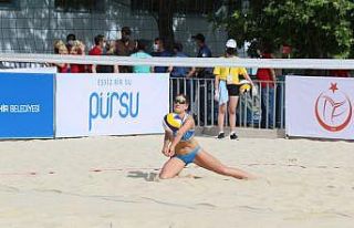 İzmir’de plaj voleybolu heyecanı başladı