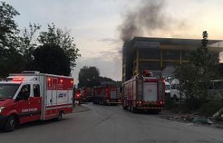 İzmir’de plastik fabrikasında çıkan yangın...