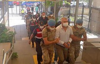 İzmir’de rüşvet operasyonu: 1’i kamu görevlisi...