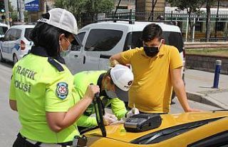 İzmir’de ‘tam kapanma’ denetimleri sürüyor