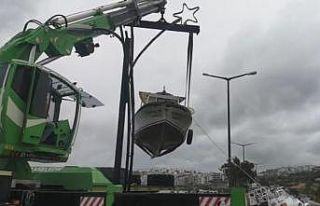 İzmir’i fırtına vurdu: 26 tekne battı