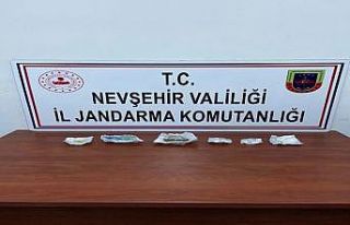 Jandarma ekipleri uyuşturucudan 4 kişiyi gözaltına...