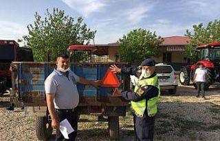 Jandarmadan traktör sürücülerine bilgilendirme