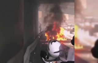 Kadıköy’de otomobil alev topuna döndü
