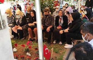 Kahramanmaraşlı şehit kabri başında dualarla...