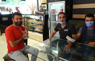 Kaldırımda bulduğu 60 bin TL’lik çeki sahibine...