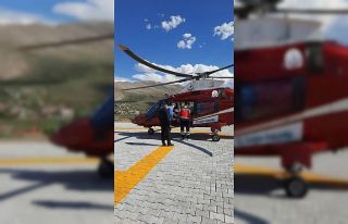 Kalp krizi geçiren ambulans helikopterle hastaneye...