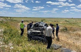 Kamyonet şarampole devrildi: 1 ölü, 2 yaralı